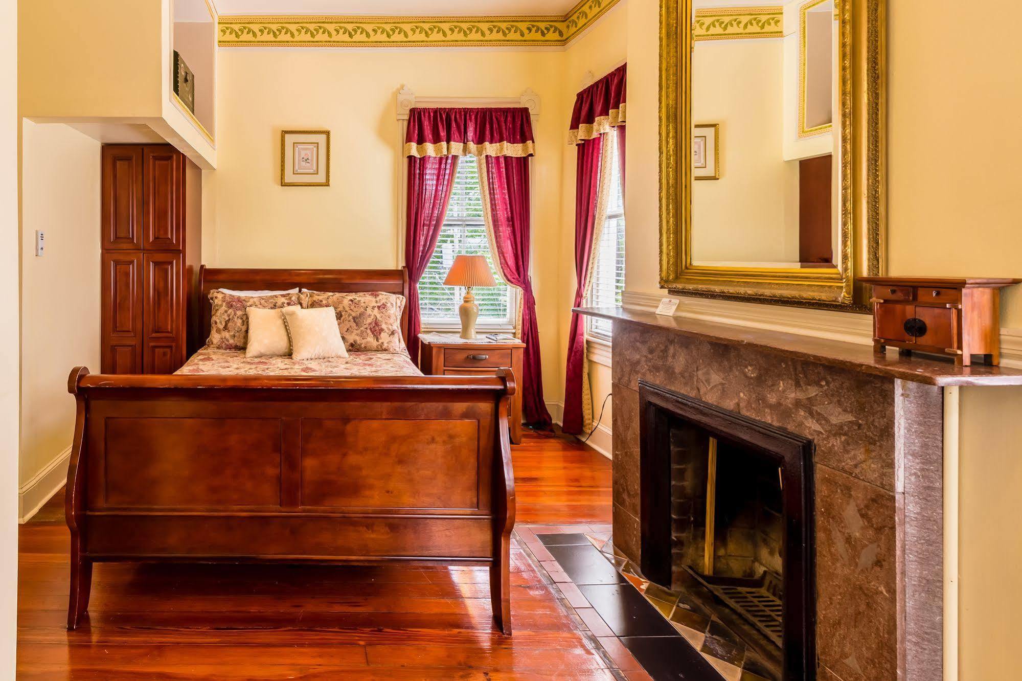Amethyst Garden Bed & Breakfast Savannah Luaran gambar