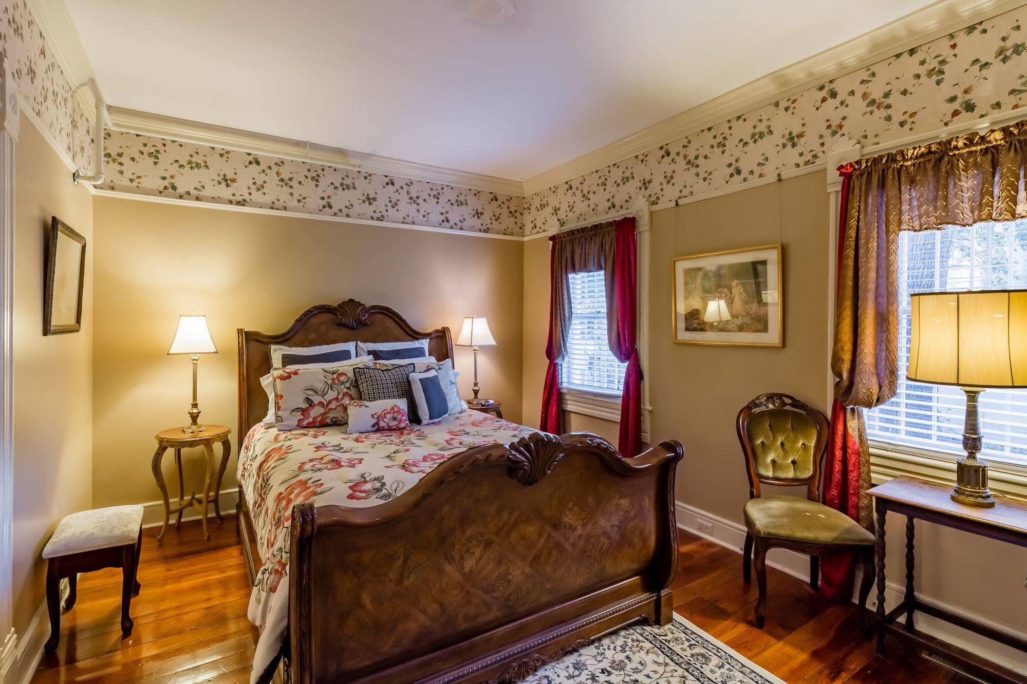 Amethyst Garden Bed & Breakfast Savannah Luaran gambar