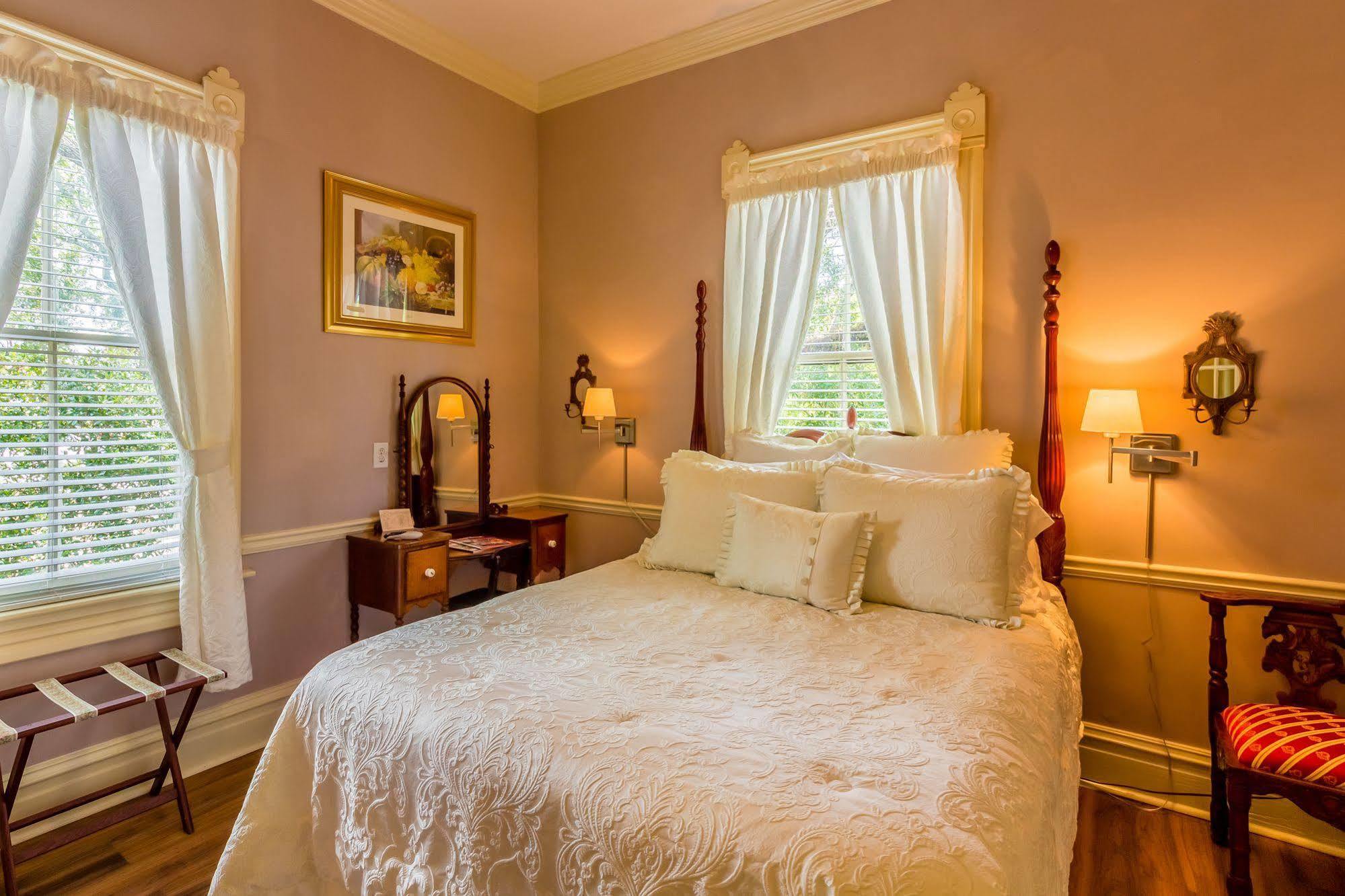 Amethyst Garden Bed & Breakfast Savannah Luaran gambar