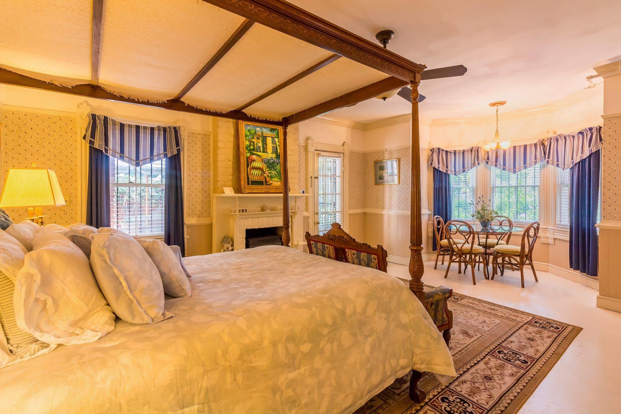 Amethyst Garden Bed & Breakfast Savannah Luaran gambar