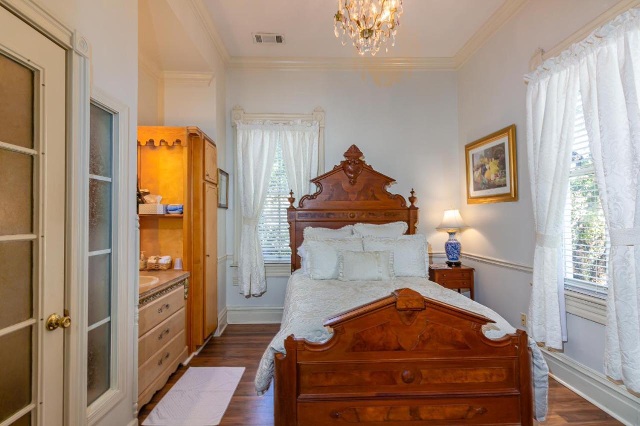 Amethyst Garden Bed & Breakfast Savannah Luaran gambar
